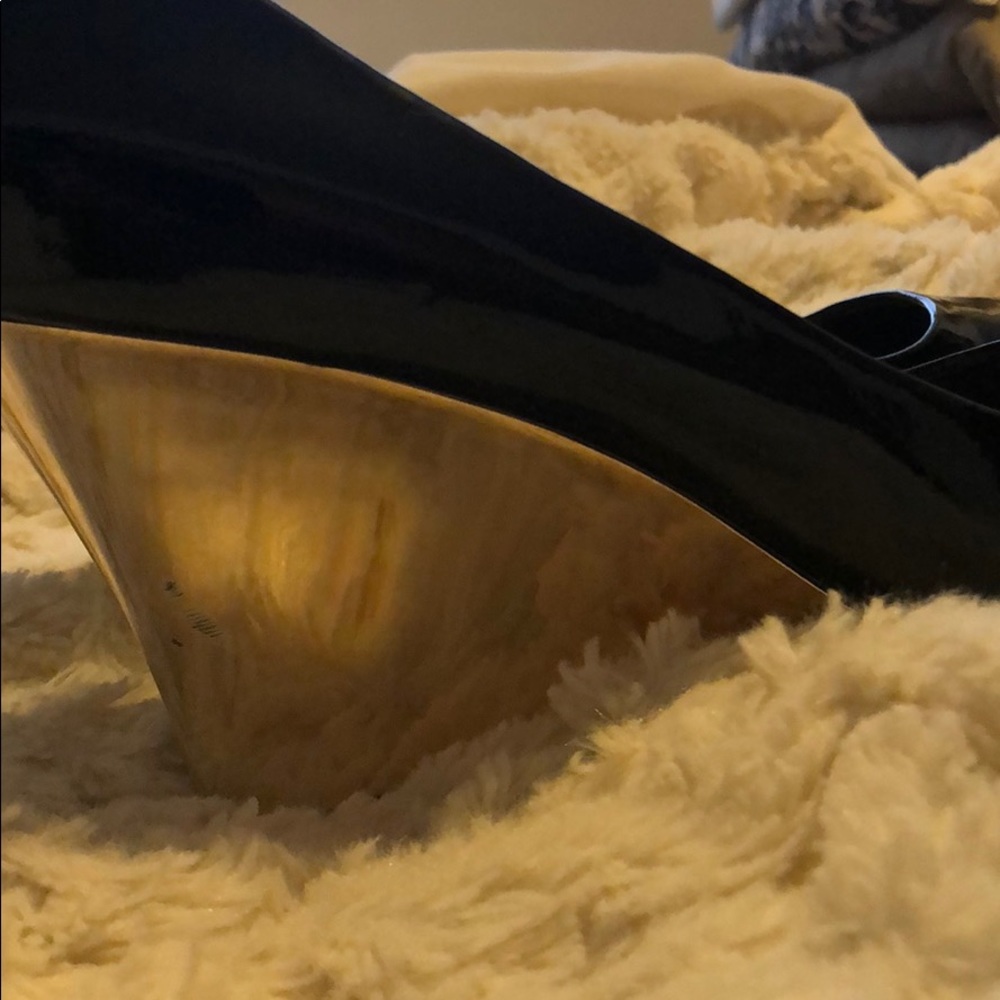 Peep toe with gold wedge